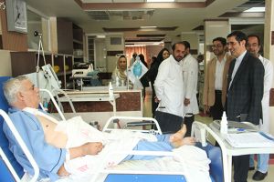 برگزاری مراسم بزرگداشت روز پزشک و کارمند با حضور معاون درمان وزارت بهداشت و درمان آموزش پزشکی در مرکز قلب و عروق شهید رجایی: عکس شماره 4 / 12